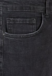 Thumbnail Image 8