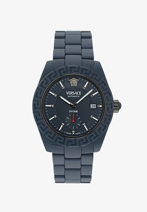 Reloj automático Versace azul con pulsera de metal, indicador de fecha, logotipo de Medusa a las 12 en punto y bisel con patrón de clave griega.