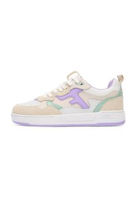 Sneaker van suède en synthetische materialen, kleurvlak in roomkleurig, lavendel en muntgroen met een witte zool en vetersluiting.