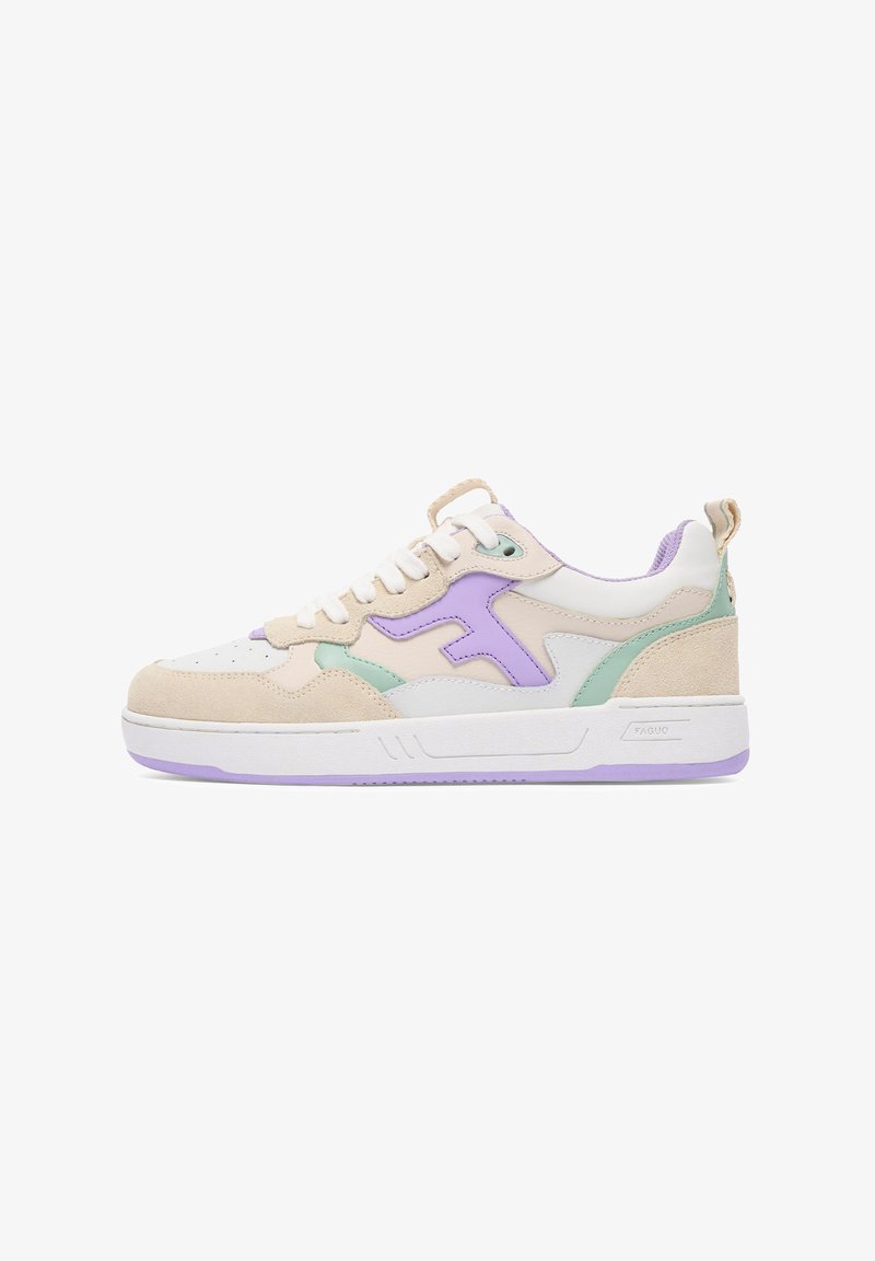 Sneaker aus Wildleder und synthetischen Materialien, in einer Farbkombination aus Creme, Lavendel und Mintgrün, mit einer weißen Sohle und Schnürdesign.