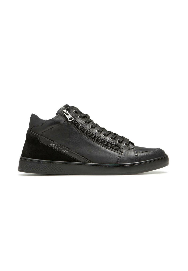 Baskets montantes noires avec un extérieur en cuir lisse, des accents en daim, une fermeture éclair sur le côté et des lacets, avec une semelle en caoutchouc texturée.
