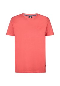 Camiseta de algodón color coral con mangas cortas, escote redondeado, detalle sutil del logo en el pecho y dobladillo recto. Textura suave.
