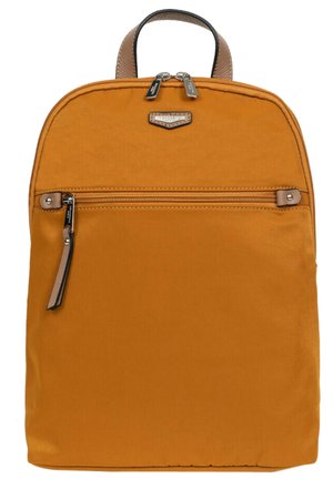 Zaino in tessuto arancione con una tasca frontale a cerniera singola, dettagli in pelle marrone e manico superiore. Presenta una texture liscia e un design minimalista.