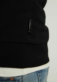 CHASIN' Jersey con capucha - black