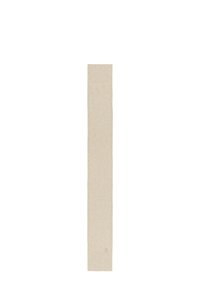 Sciarpa lavorata a maglia beige con una forma lunga e stretta. Presenta una texture a coste e un piccolo dettaglio con il logo in basso.