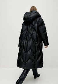 Massimo Dutti Piumino lungo - black