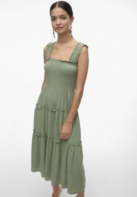 Vero Moda VMMENNY SMOCK CALF  - Robe de jour - hedge green