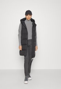 Marc O'Polo LONG FIXED HOOD WELT POCKETS Weste black/schwarz