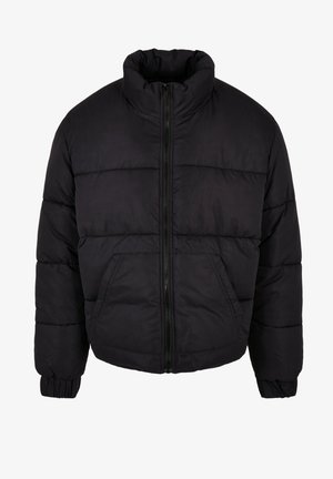 Schwarze Puffjacke mit hohem Kragen, Reißverschluss vorne und elastischen Bündchen. Verfügt über horizontale Nähte und zwei Vordertaschen.