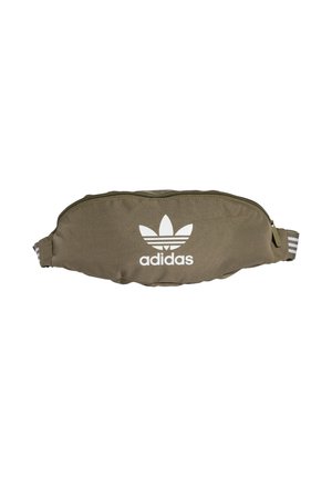 Zelená ledvinka ve stylu olivové barvy vyrobená z odolné tkaniny. Obsahuje bílé logo Adidas a tři bílé pruhy na nastavitelné části. Zapínání na zip.