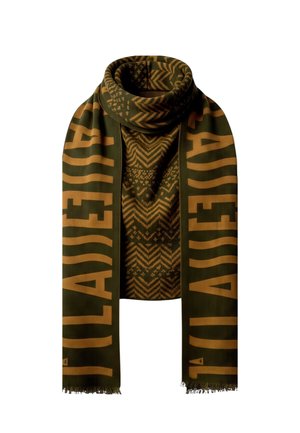 Lunga sciarpa verde oliva con grandi motivi geometrici beige e testo in grassetto che corre verticalmente su ogni lato.