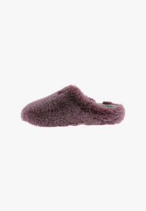 Zapatillas de casa suaves, tipo pantufla, en un tono ciruela apagado. Presentan una textura suave y esponjosa sin herrajes o patrones visibles.