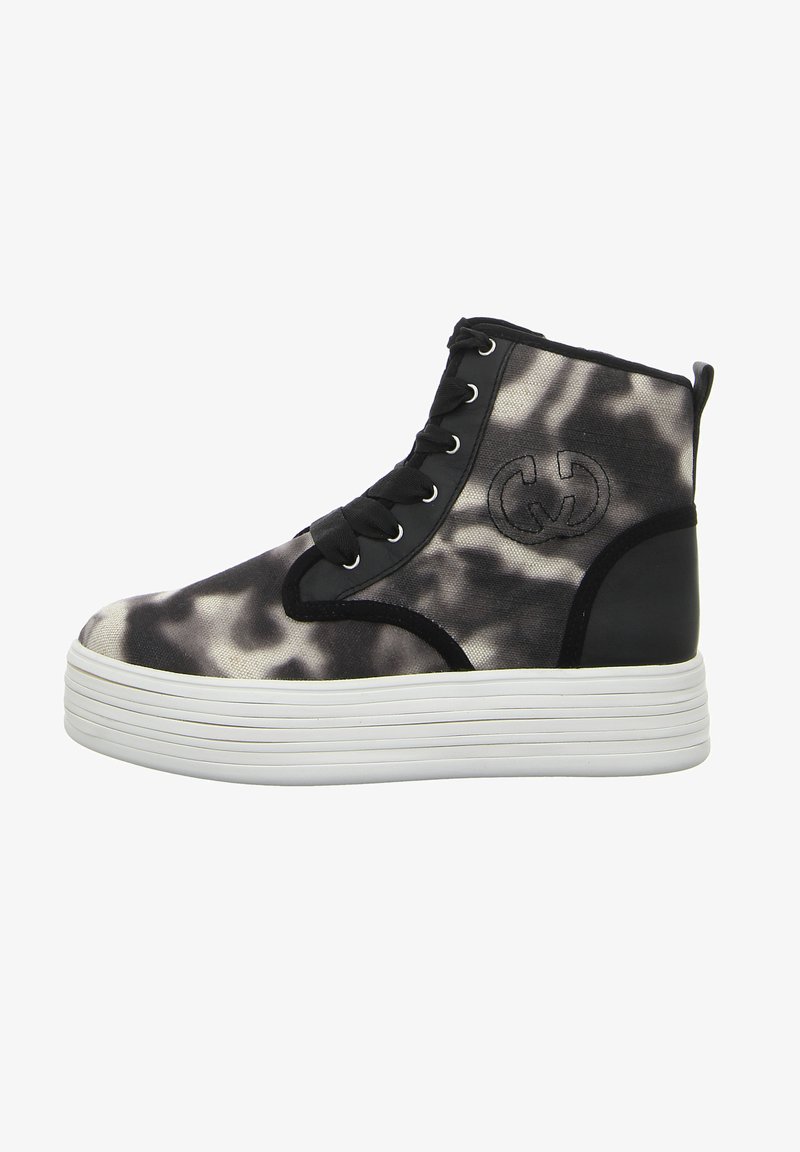High-top sneaker in black and gray tie-dye canvas, featuring a thick white sole, black laces, and embossed logo on the side.