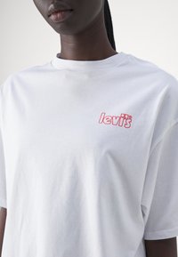 Levi's® SHORT STACK - T-shirts print - bright white