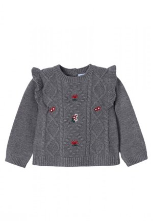 Grå strikket langærmet sweater med flæse detaljer ved skuldrene og lille rød og hvid blomsterbroderi på frontpanelet.