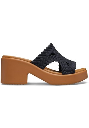 Schwarze geflochtene Mule-Sandale mit braunem klobigem Blockabsatz und Plateausohle.