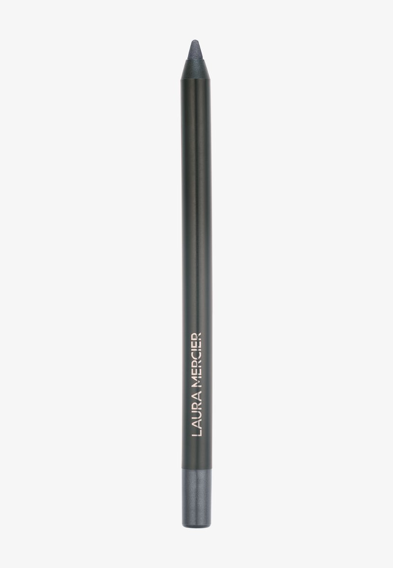 Matita per eyeliner nera con punta affilata. Presenta un corpo elegante di colore grigio opaco e testo argentato con la scritta "LAURA MERCIER."