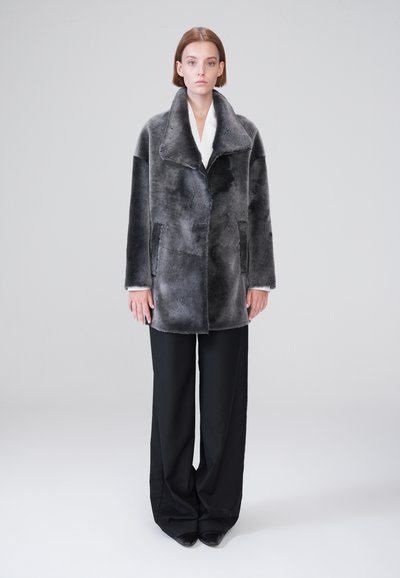 VSP TANYA - Zimní kabát - black