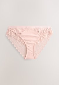 Lyserøde bomulds-bokser med blonder. Har bølget kant, glat tekstur og blomsterblonde-mønster langs siderne.