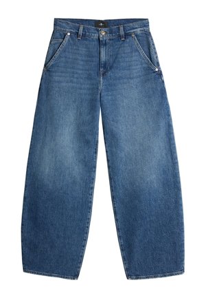 Wijdvallende jeans in medium blauwe denim, met vijf zakken, een knoopsluiting en subtiele vervaging op de stof. Horizontale stiksel-details.