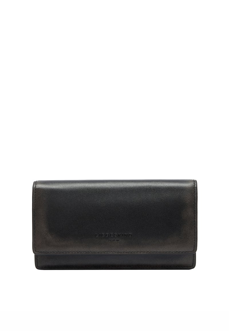 Portefeuille en cuir noir à texture lisse, design à rabat, avec un logo discret embossé à l'avant. Présente des lignes épurées et un style minimaliste.