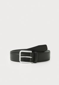 Curea din piele neagră cu o cataramă rectangular�ă din argint, textura netedă, formă ușor conică și cusături îngrijite pe margini.