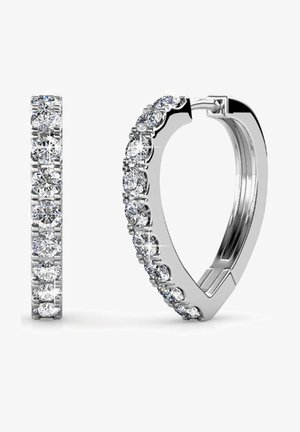 Orecchini a cerchio in argento con pietre rotonde e trasparenti incastonate lungo il bordo esterno. Presentano una finitura lucida e slanciata con una chiusura a cerniera sicura.