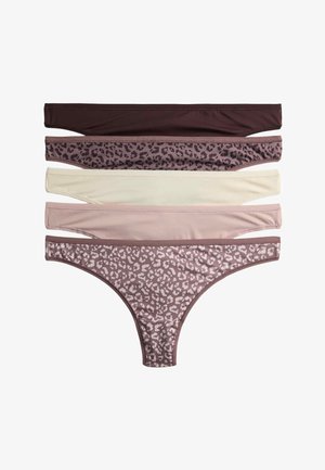 Vijf damesstrings in bruin, luipaardprint, crème, lichtroze en roze luipaardpatronen, plat gestapeld op een witte achtergrond.