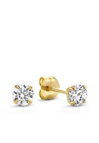 Boucles d'oreilles claires en diamant rond, montées en or jaune avec des sertissages à six griffes, présentant une finition polie et des pierres précieuses facettées et transparentes.