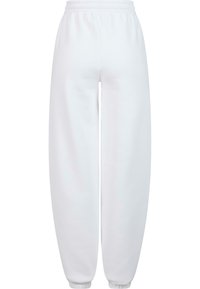 Witte sweatpants met een relaxte pasvorm, een elastische tailleband en taps toelopende boorden. Gemaakt van zachte stof met een gladde textuur.