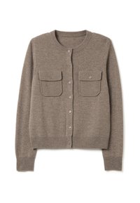 Cárdigan de lana marrón con cuello redondo, cierre frontal de botones, dos bolsillos en el pecho y puños y dobladillo acanalados.