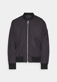 Giubbotto bomber nero con zip frontale, polsini e orlo a costine, due tasche laterali e un logo discreto sul petto. Realizzato in materiale leggero.