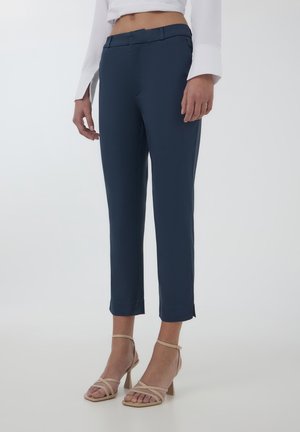 - Spodnie materiałowe