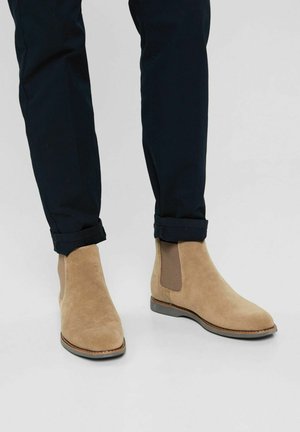CHELSEA BOOTS IN RAULEDEROPTIK - Stivaletti - sand