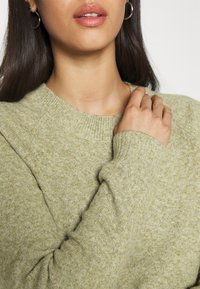 Vero Moda VMDOFFY O NECK BLOUSE - Camisola - fir green