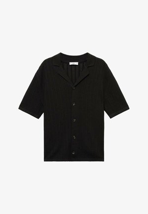 Črna kratka majica z rokavi, z rebrastim vzorcem, gumbi spredaj in ravnim ovratnikom. Naravnost oblikovan rob z subtilnimi navpičnimi črtami.