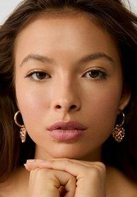 Stradivarius SET OF 2 PAIRS OF PAINTED HEART - Ohrringe - gold coloured