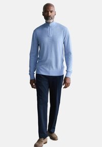Unselected, light blue