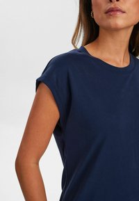 Nümph NULIZY  - Jednoduché tričko - dark sapphire