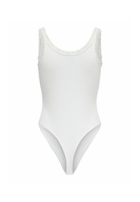 Body blanc côtelé sans manches avec encolure dégagée et bordure en dentelle le long de l'encolure et des emmanchures.