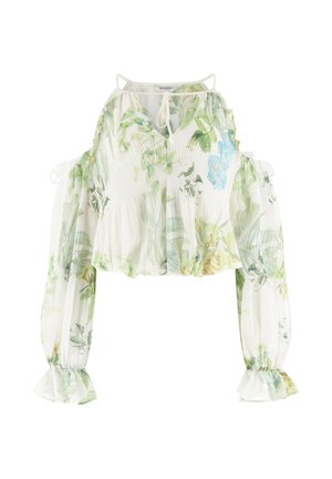 Blouse blanche transparente à manches longues avec imprimé floral vert et bleu, épaules dénudées, poignets à volants et lien noué au col.