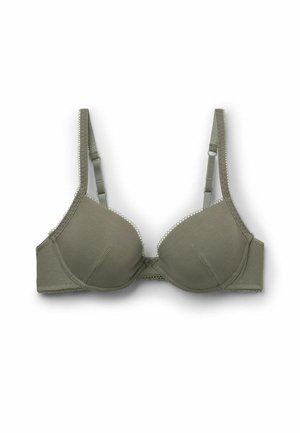 Licht olijfgroene gewatteerde beha met verstelbare bandjes en delicate kanten afwerking langs de randen, plat weergegeven op een witte achtergrond.