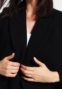 Sisley Kort kappa / rock - black