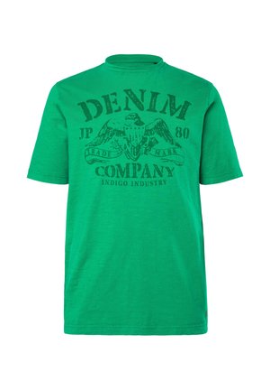 Grünes T-Shirt aus Baumwolle mit kurzen Ärmeln. Vorderseite mit Grafik eines Adlers und dem Schriftzug "DENIM COMPANY" in Schwarz. Mit Rundhalsausschnitt.