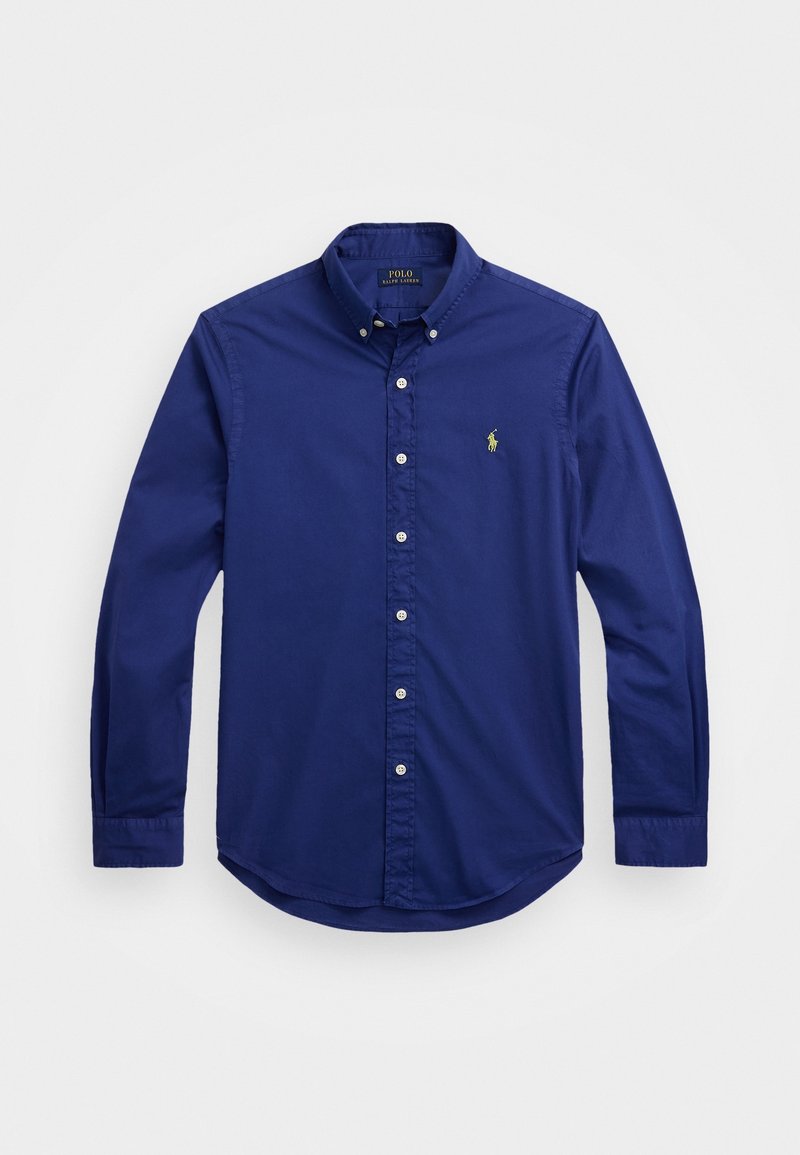 Mörkblå långärmad skjorta med knappar i bomullstyg, med spetsig krage och en liten grön logotyp på vänster bröst.