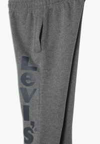 Levi's® Jogginghose - charcoal heather