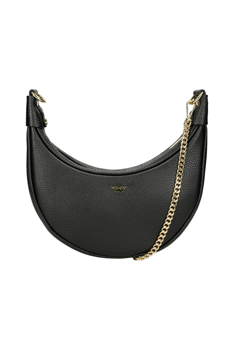 Černá kování tvaru měsíce z kůže s zlatým řetízkovým popruhem a malým zlatým logem ve středu přední strany.