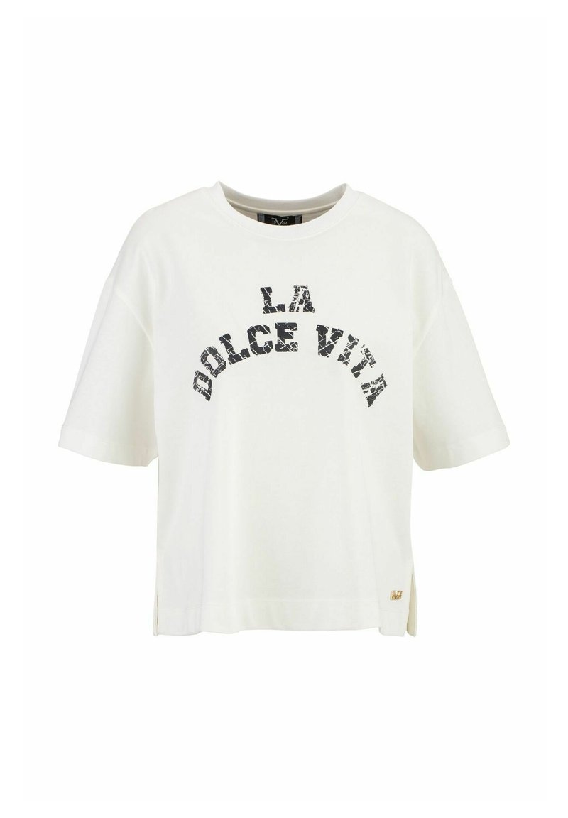 White cotton t-shirt with short sleeves and a loose fit. Features black graphic text “LA DOLCE VITA” and side slits at the hem. Gold accent detail.