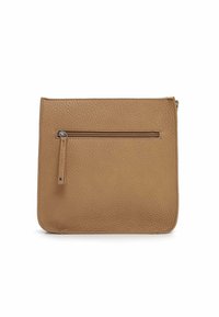 Borsa in pelle marrone con superficie testurizzata, forma rettangolare, chiusura a zip superiore e tasca anteriore con zip.