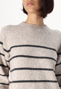 Vero Moda Tall VMFLAWLESS  - Maglione - silver/dark grey